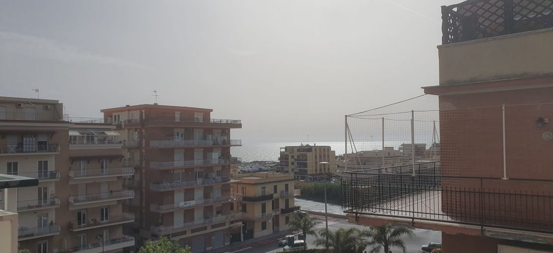 LADISPOLI - BILOCALE TRASFORMABILE CON TERRAZZO E VISTA MARE