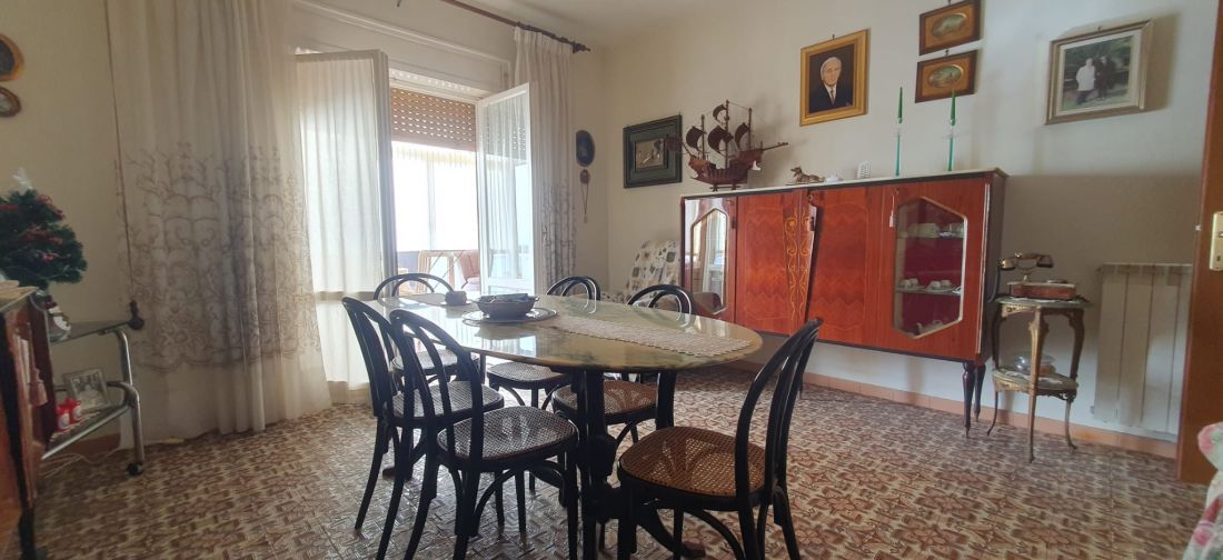 LADISPOLI - BILOCALE TRASFORMABILE CON TERRAZZO E VISTA MARE