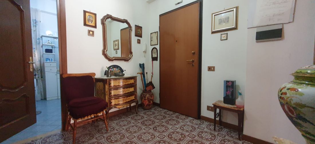 LADISPOLI - BILOCALE TRASFORMABILE CON TERRAZZO E VISTA MARE
