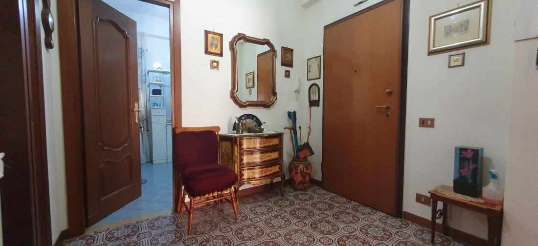 LADISPOLI - BILOCALE TRASFORMABILE CON TERRAZZO E VISTA MARE