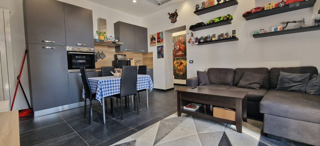 QUADRILOCALE RISTRUTTURATO CON GIARDINO E POSTO AUTO