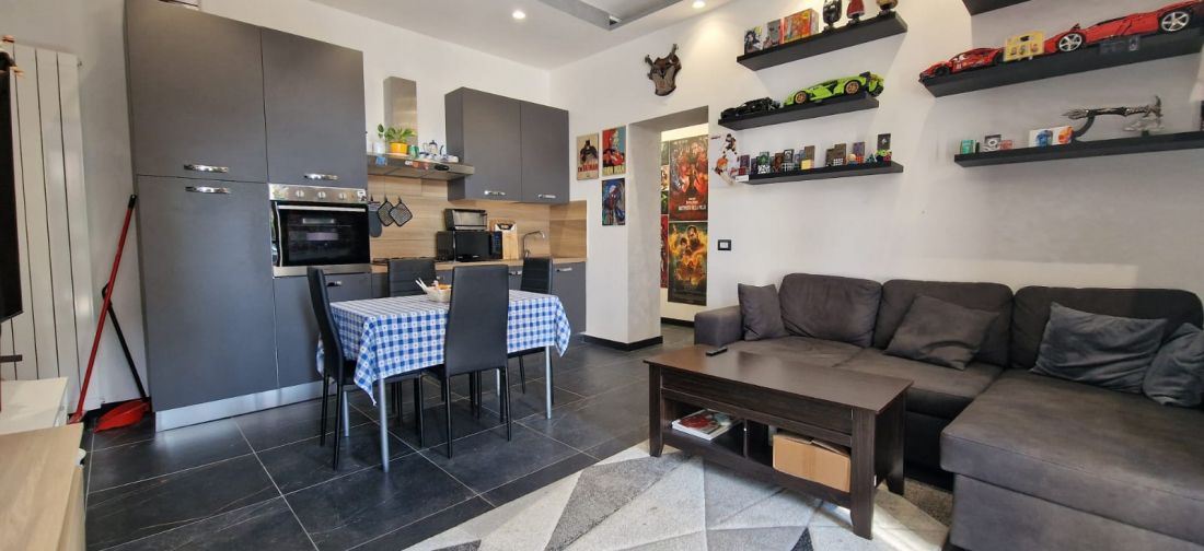 QUADRILOCALE RISTRUTTURATO CON GIARDINO E POSTO AUTO