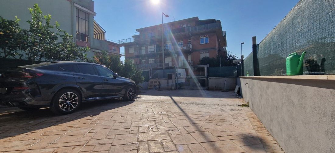 QUADRILOCALE RISTRUTTURATO CON GIARDINO E POSTO AUTO