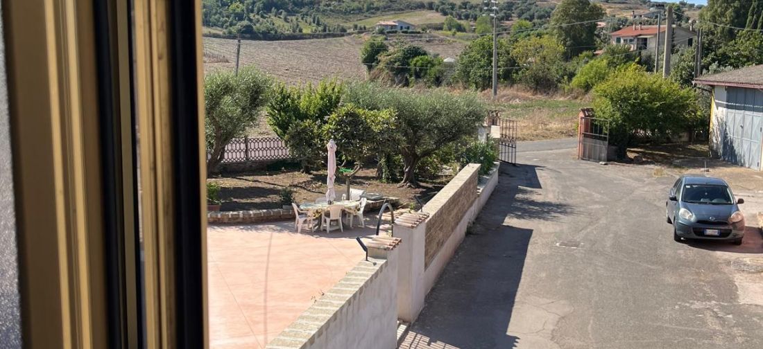 CERVETERI - APPARTAMENTO IN VILLA CON GIARDINO