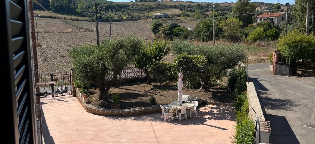 CERVETERI - APPARTAMENTO IN VILLA CON GIARDINO