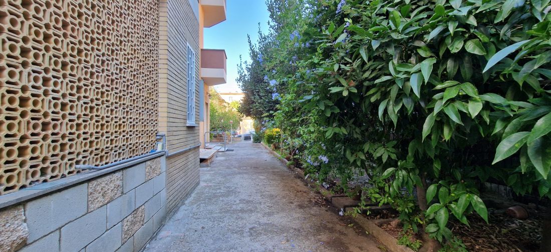 LADISPOLI - PIANO TERRA TRILOCALE DOPPI SERVIZI E PASSO CARRABILE