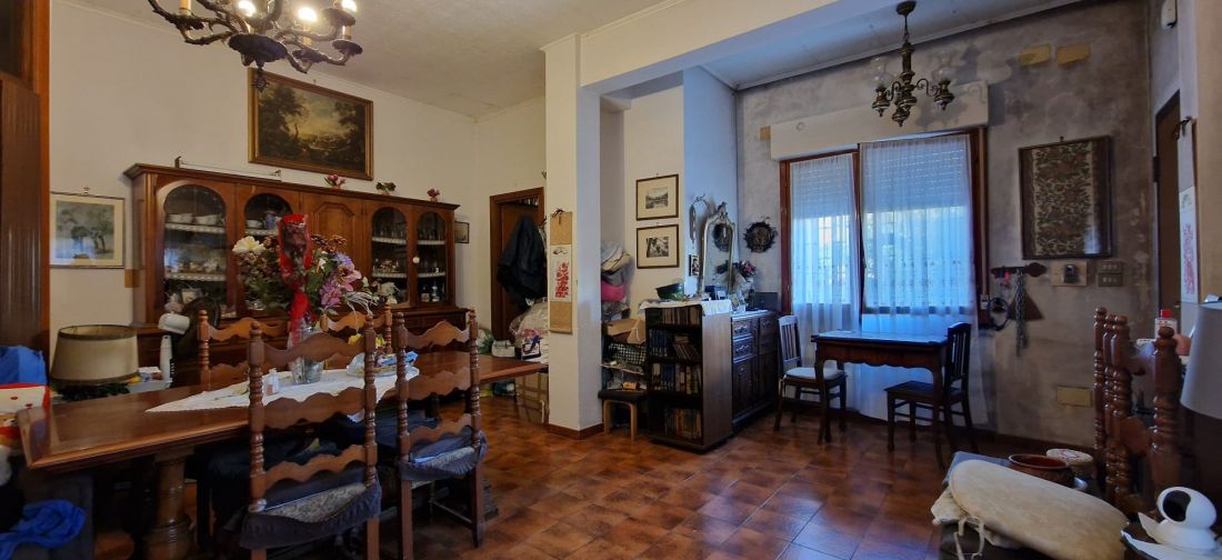 LADISPOLI - PIANO TERRA TRILOCALE DOPPI SERVIZI E PASSO CARRABILE