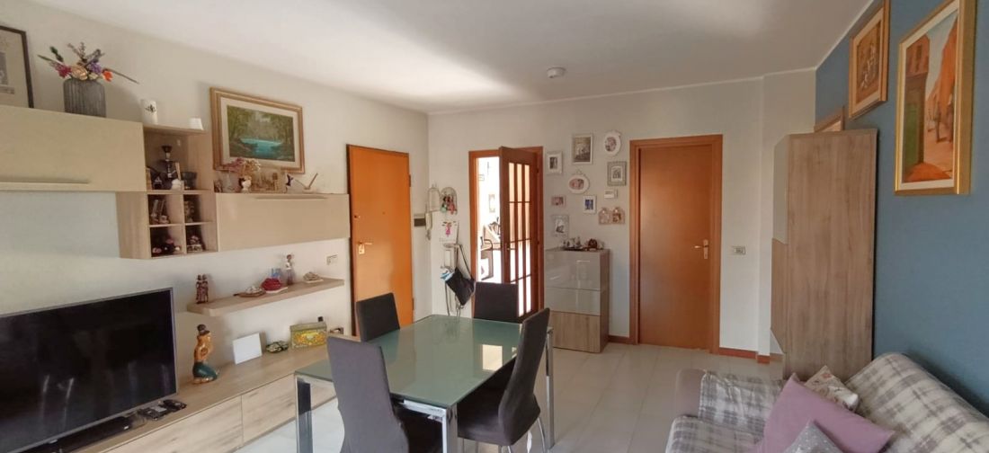 LADISPOLI - TRILOCALE, DOPPI SERVIZI, CANTINA E POSTO AUTO