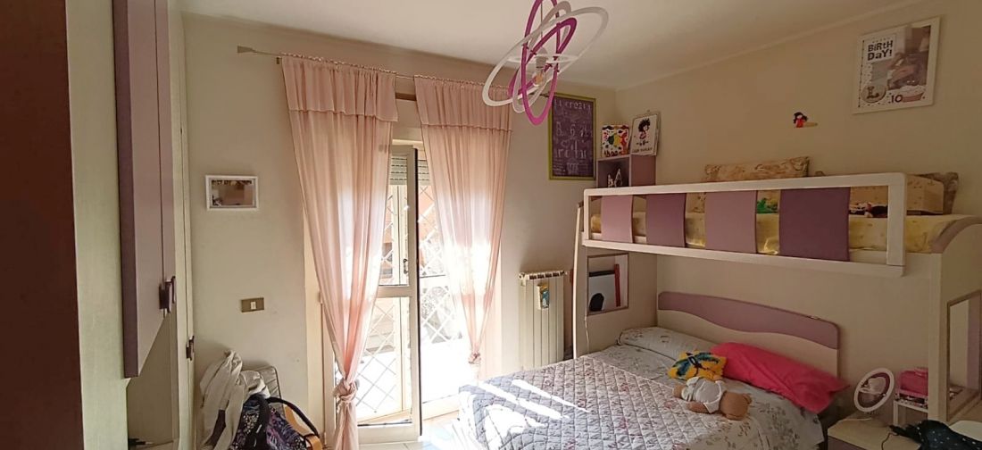 LADISPOLI - TRILOCALE, DOPPI SERVIZI, CANTINA E POSTO AUTO