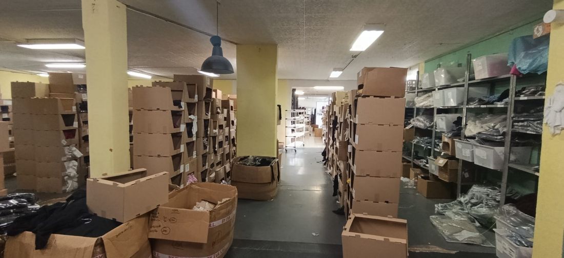 LADISPOLI - LOCALE COMMERCIALE SU DUE LIVELLI CON AMPIO ESTERNO