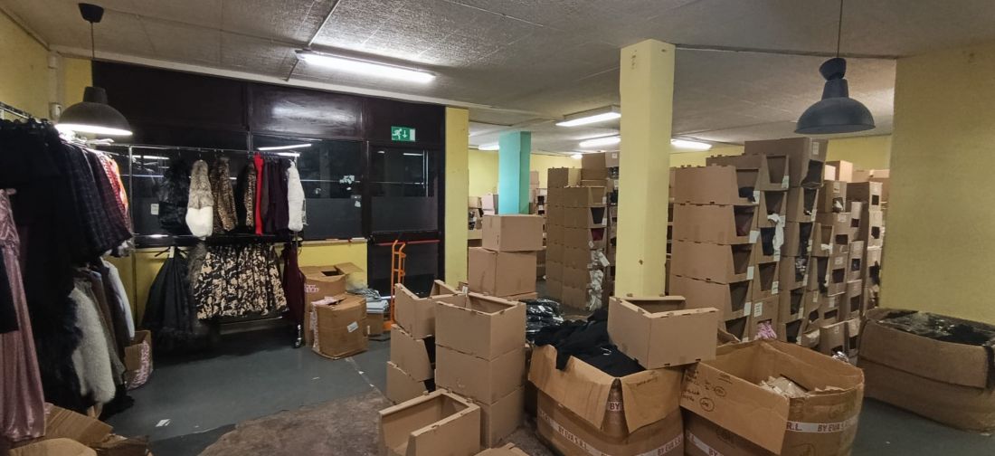 LADISPOLI - LOCALE COMMERCIALE SU DUE LIVELLI CON AMPIO ESTERNO