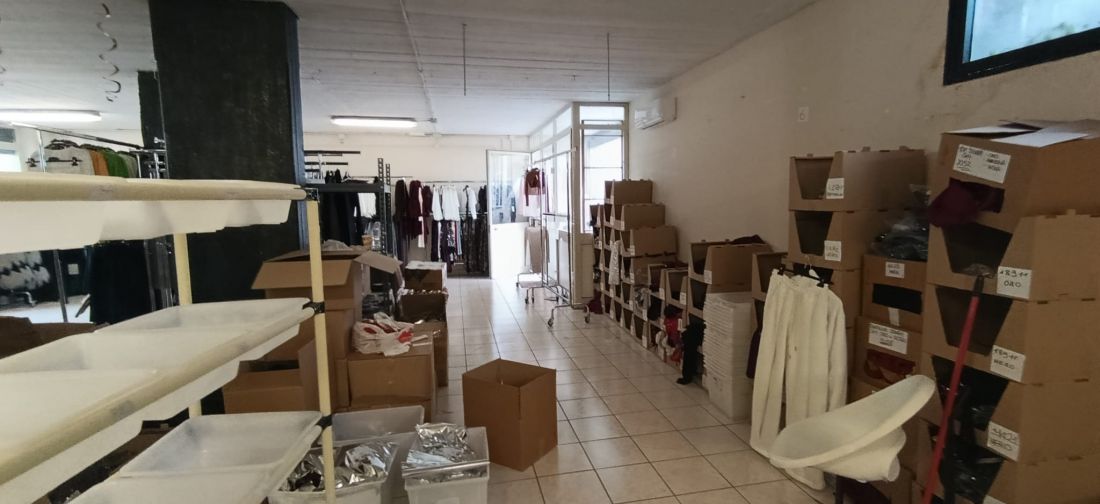 LADISPOLI - LOCALE COMMERCIALE SU DUE LIVELLI CON AMPIO ESTERNO