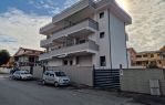 LADISPOLI - ATTICO CENTRALE IN PALAZZINA DEL 2021 CON LASTRICO SOLARE E POSTO AUTO