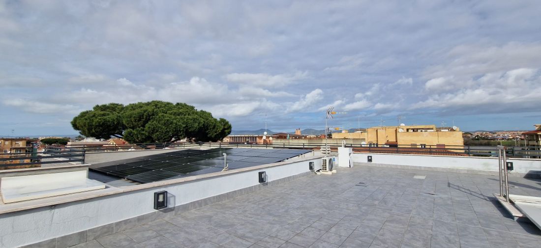 LADISPOLI - ATTICO CENTRALE IN PALAZZINA DEL 2021 CON LASTRICO SOLARE E POSTO AUTO