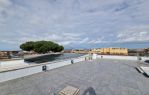 LADISPOLI - ATTICO CENTRALE IN PALAZZINA DEL 2021 CON LASTRICO SOLARE E POSTO AUTO