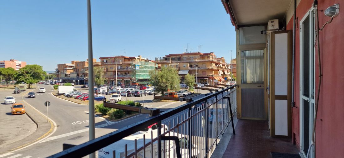 LADISPOLI - BILOCALE CENTRALE VISTA MARE A 250M DALLA SPIAGGIA