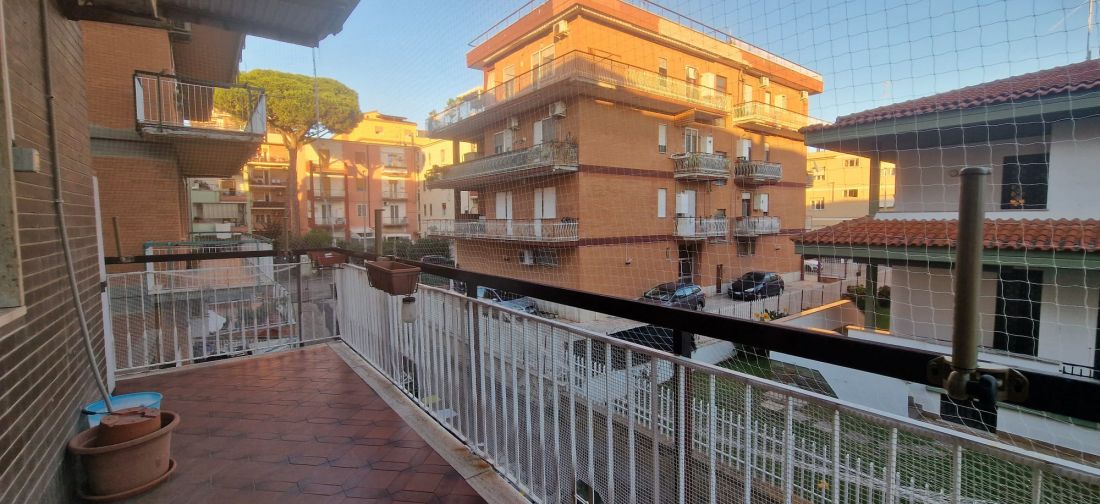 LADISPOLI - BILOCALE CENTRALE A 500M DAL MARE